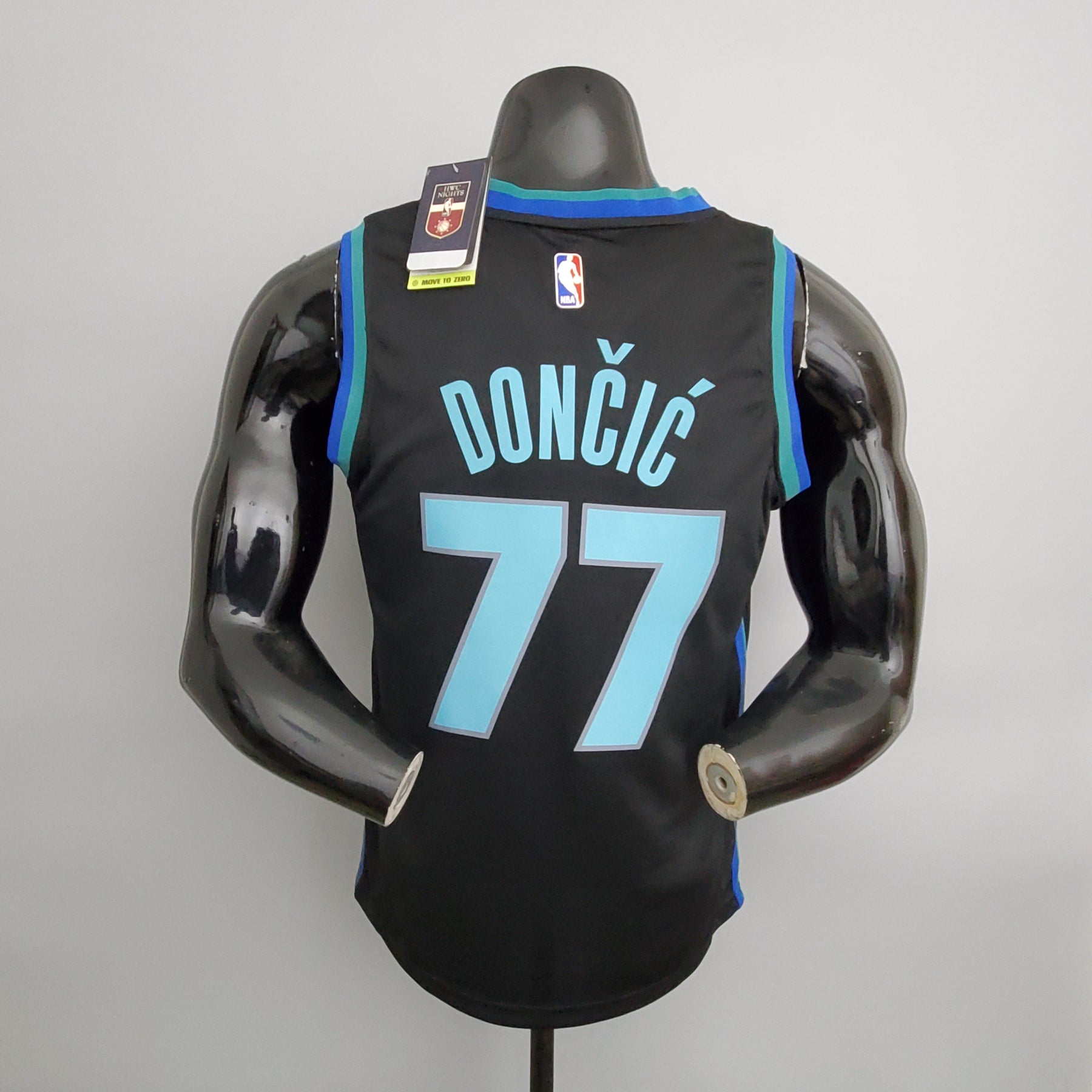 Regata NBA Dallas Mavericks - Doncic #77 Big Bull Head Black